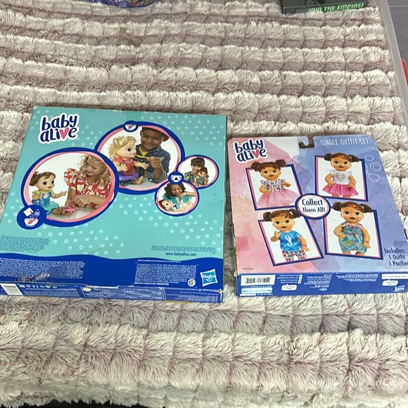 Baby Alive Single outfit Set & Diaper and snack Refill - Picture 5 of 5